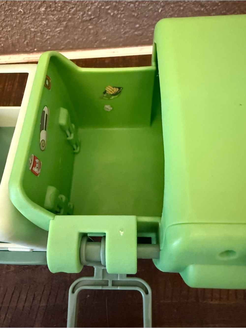 Bluey & The Bin Man Garbage Truck and accessories - Picture 9 of 15